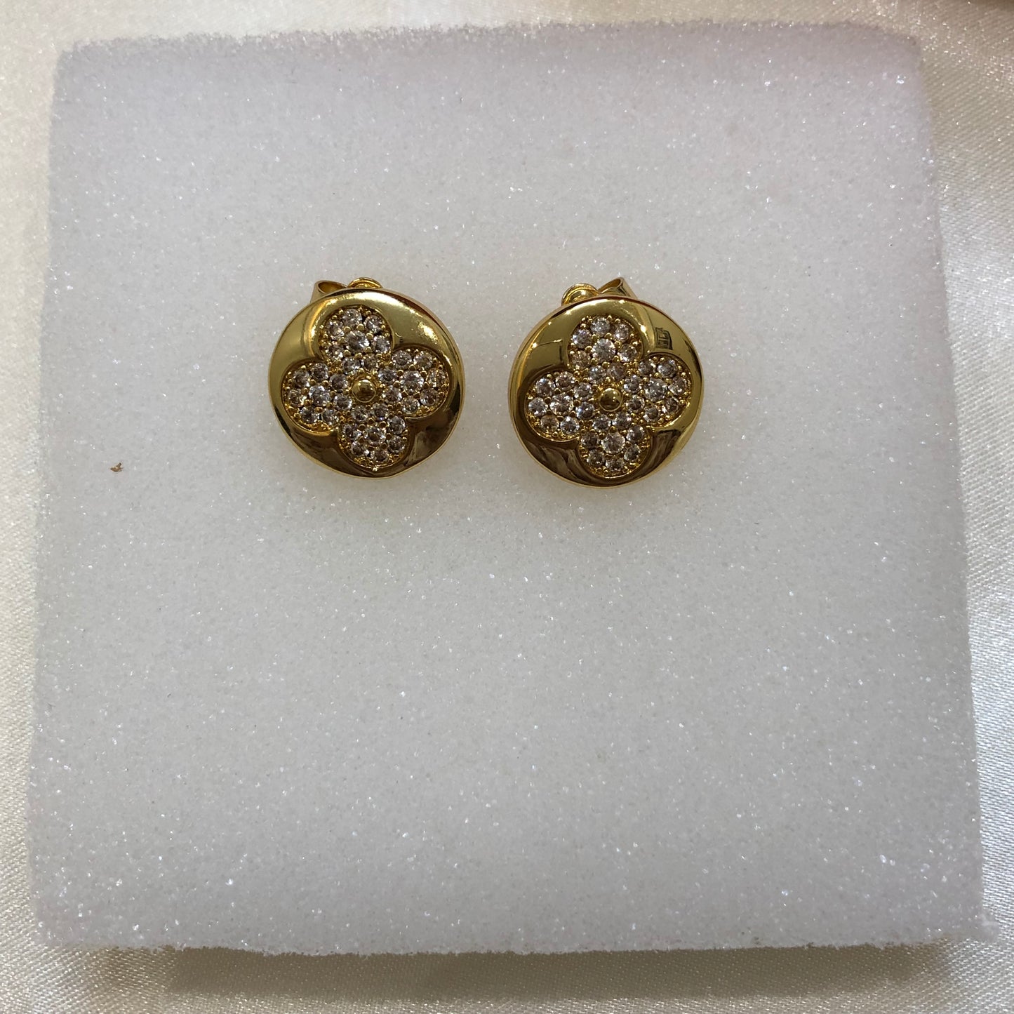 Louis Vuitton Round Golden Earrings Studs