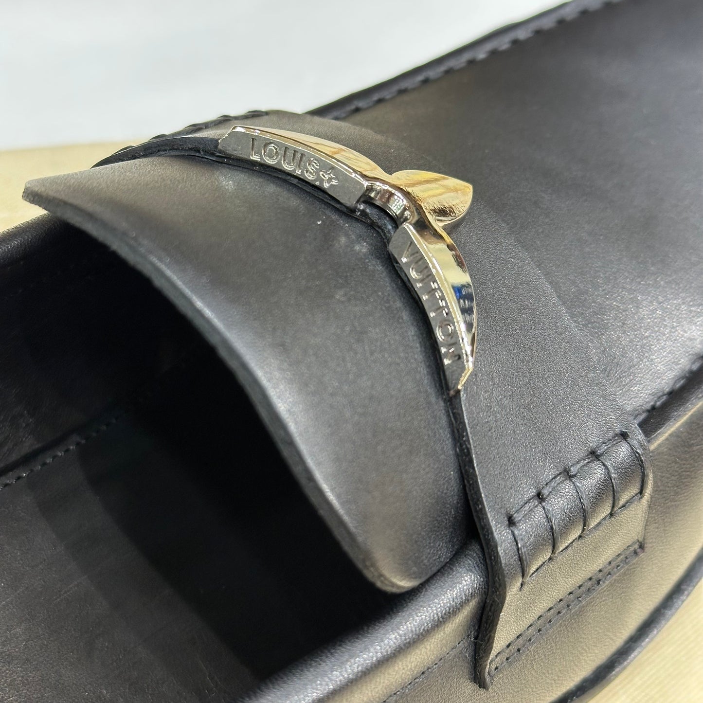 Louis Vuitton - Oxford Major Loafer - Black