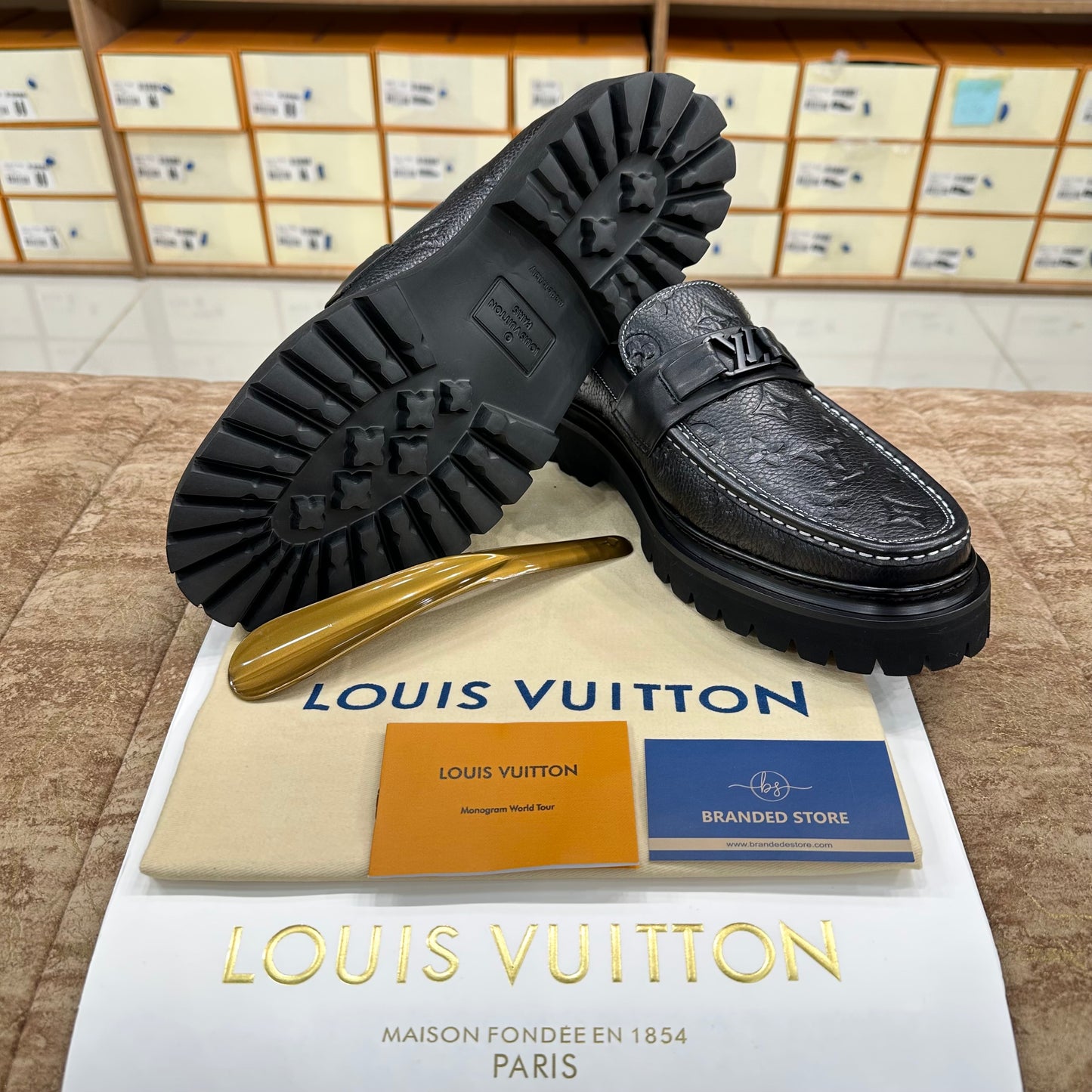 Louis Vuitton Black Embossed Grained Leather Chunky Major loafer