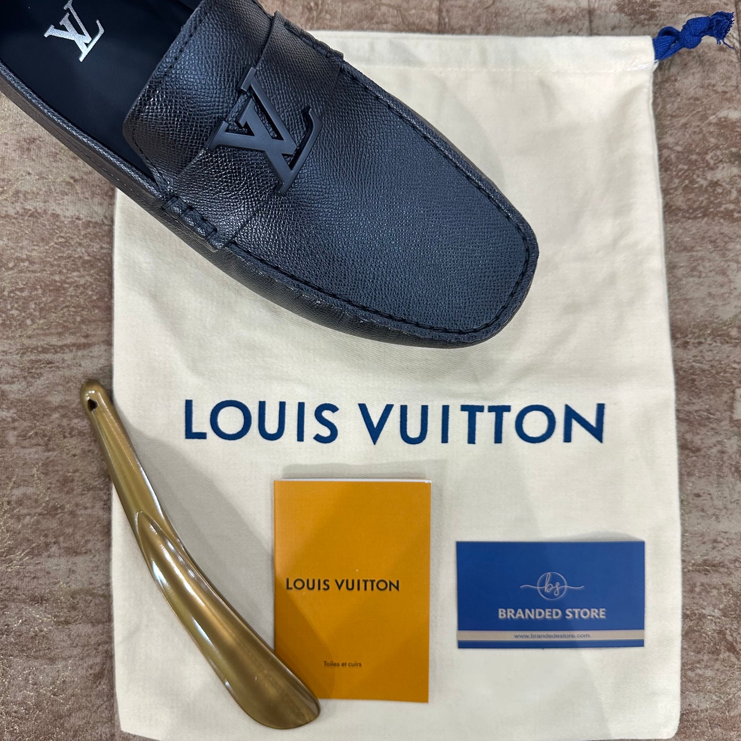 Louis Vuitton Black Buckle Normal Loafers