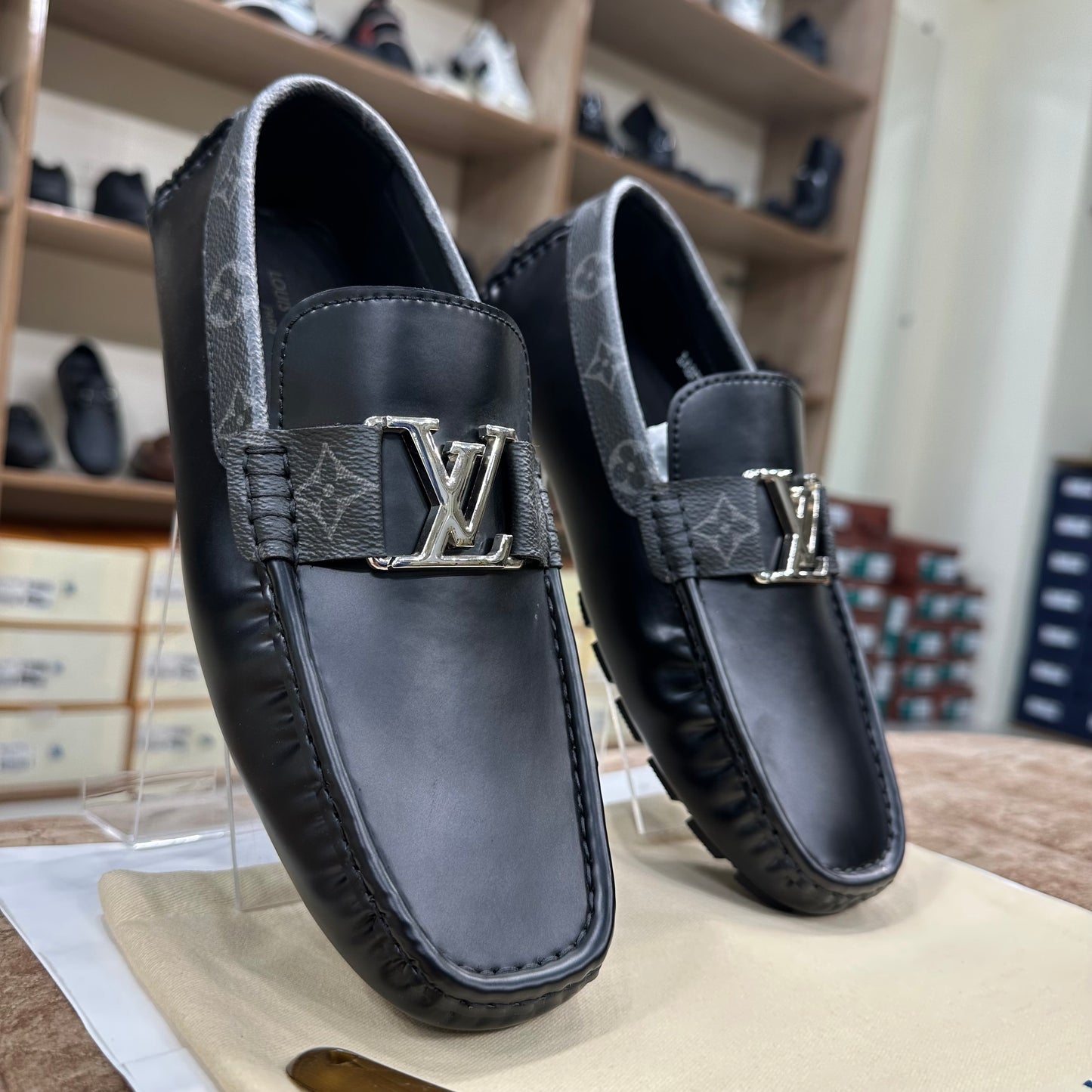 Louis Vuitton Black Flower Normal Loafer