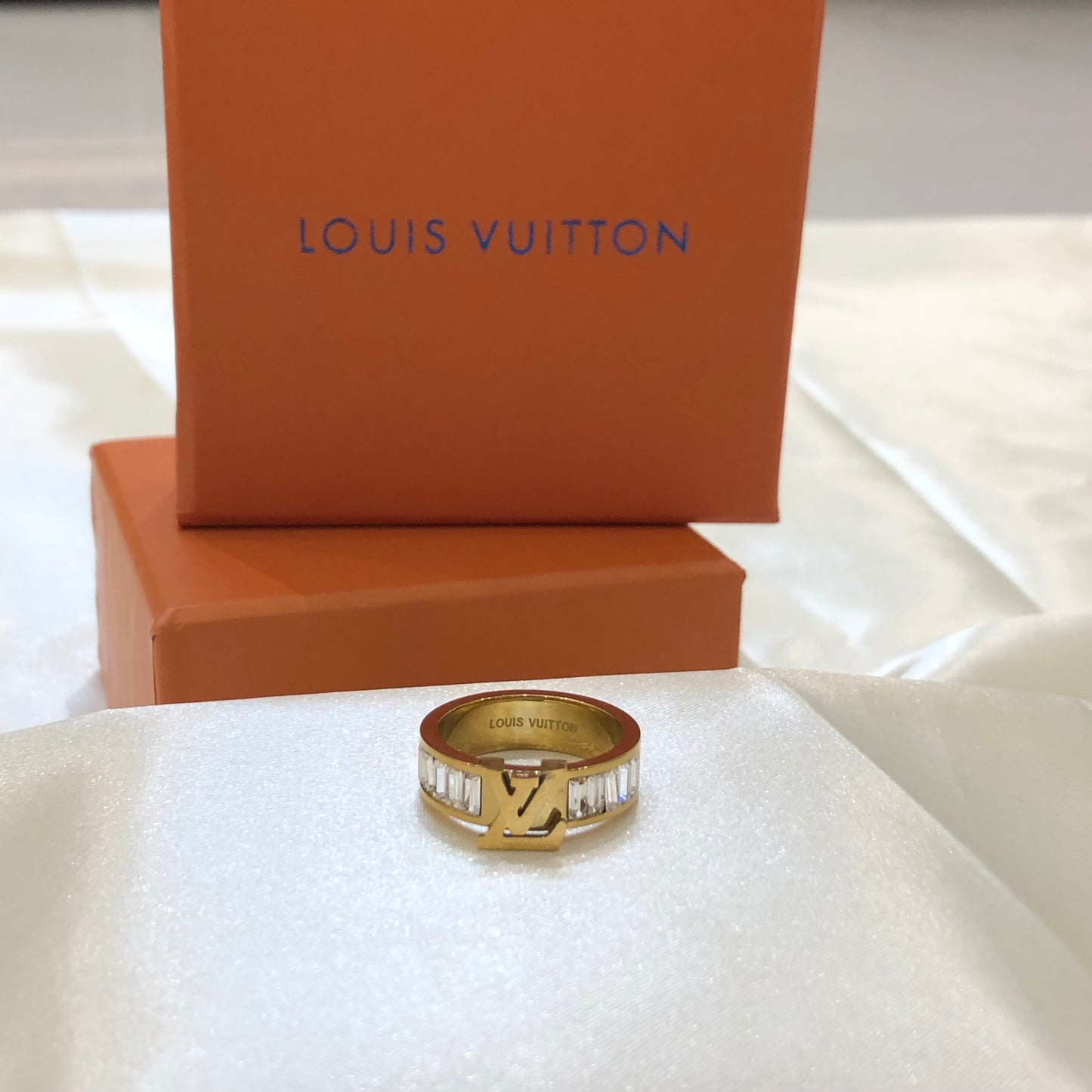 Louis Vuitton LV Logo Golden Ring