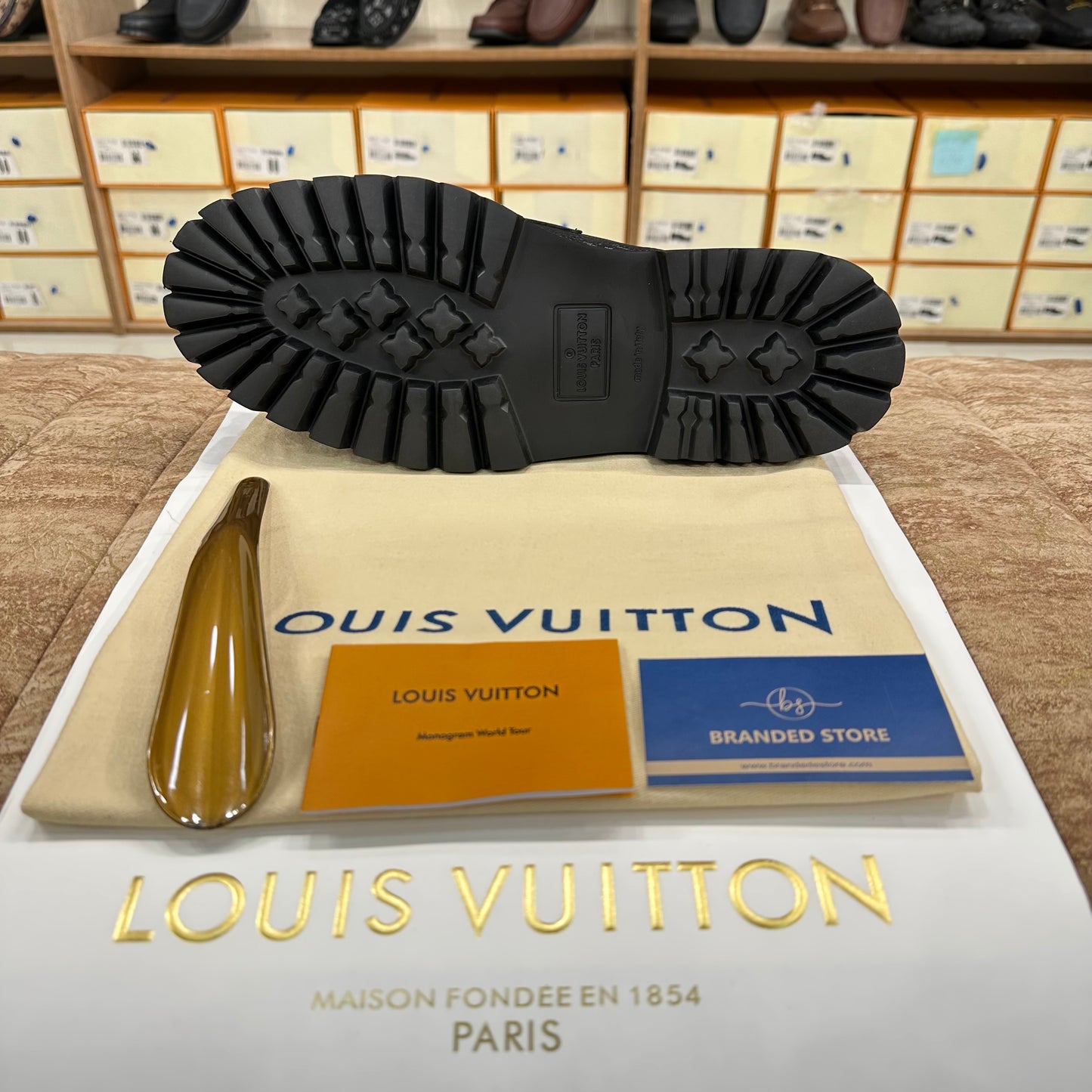 Louis Vuitton Black Embossed Grained Leather Chunky Major loafer