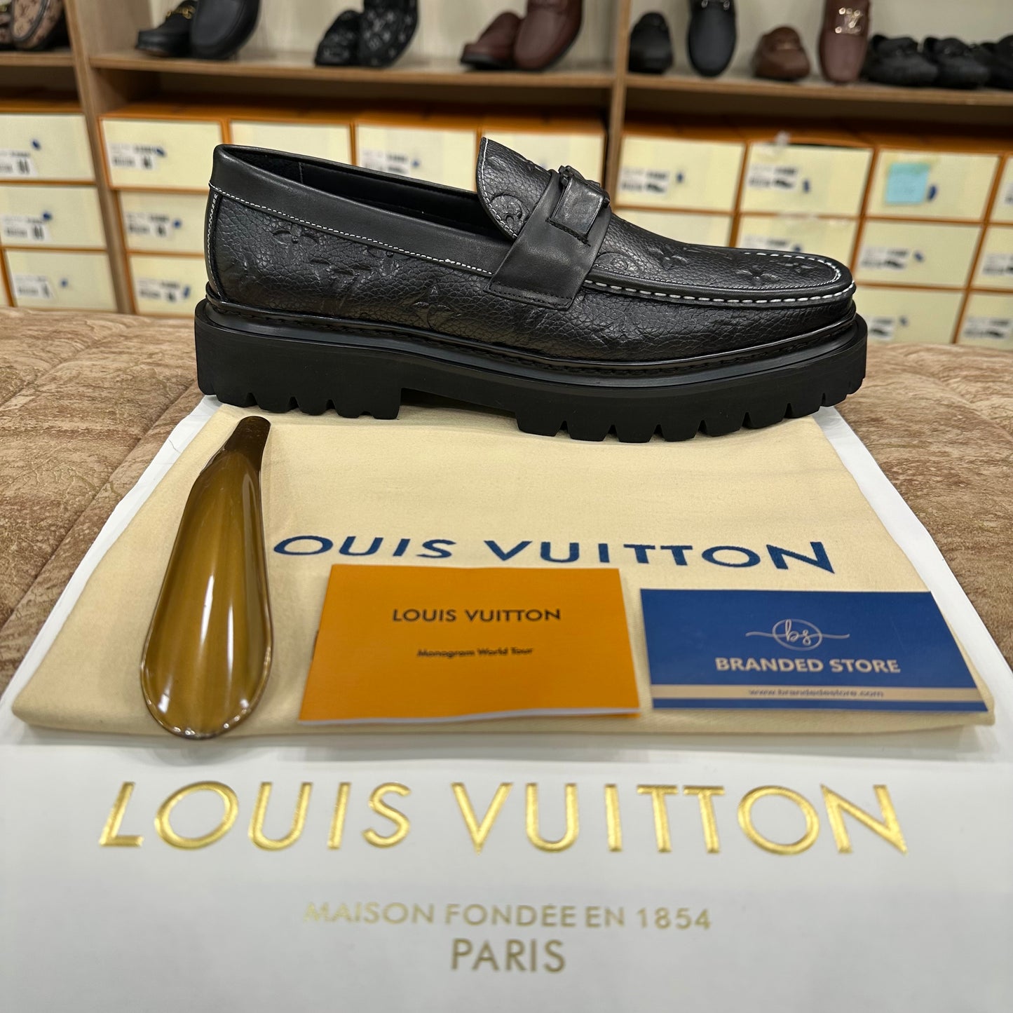 Louis Vuitton Black Embossed Grained Leather Chunky Major loafer