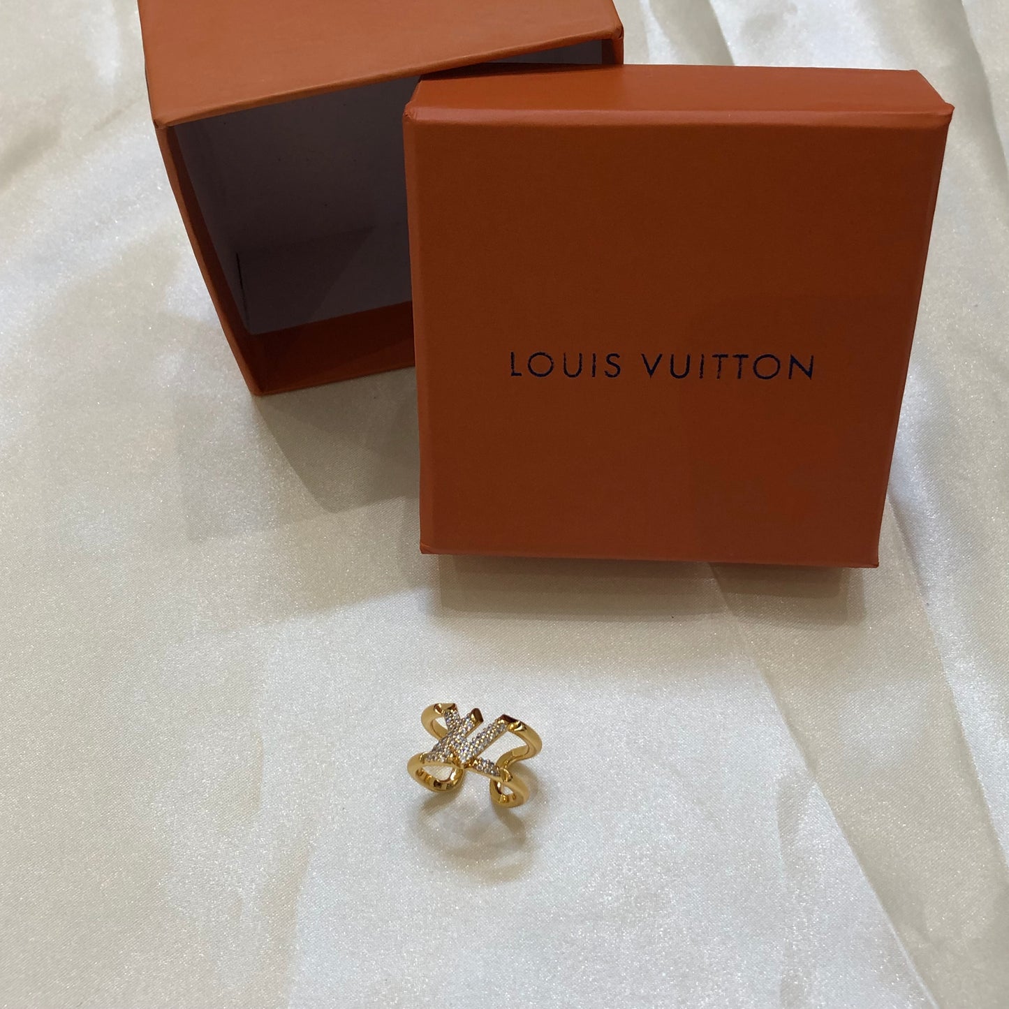 Louis Vuitton Logo Golden Ring