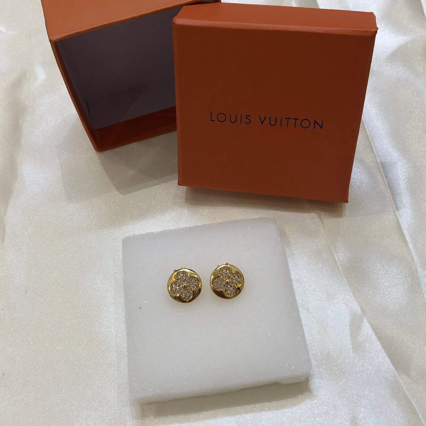 Louis Vuitton Round Golden Earrings Studs