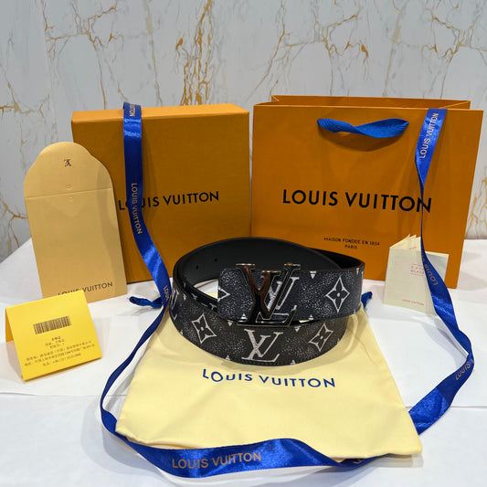 LV Silver Logo Reversible Belt Black / White Printed