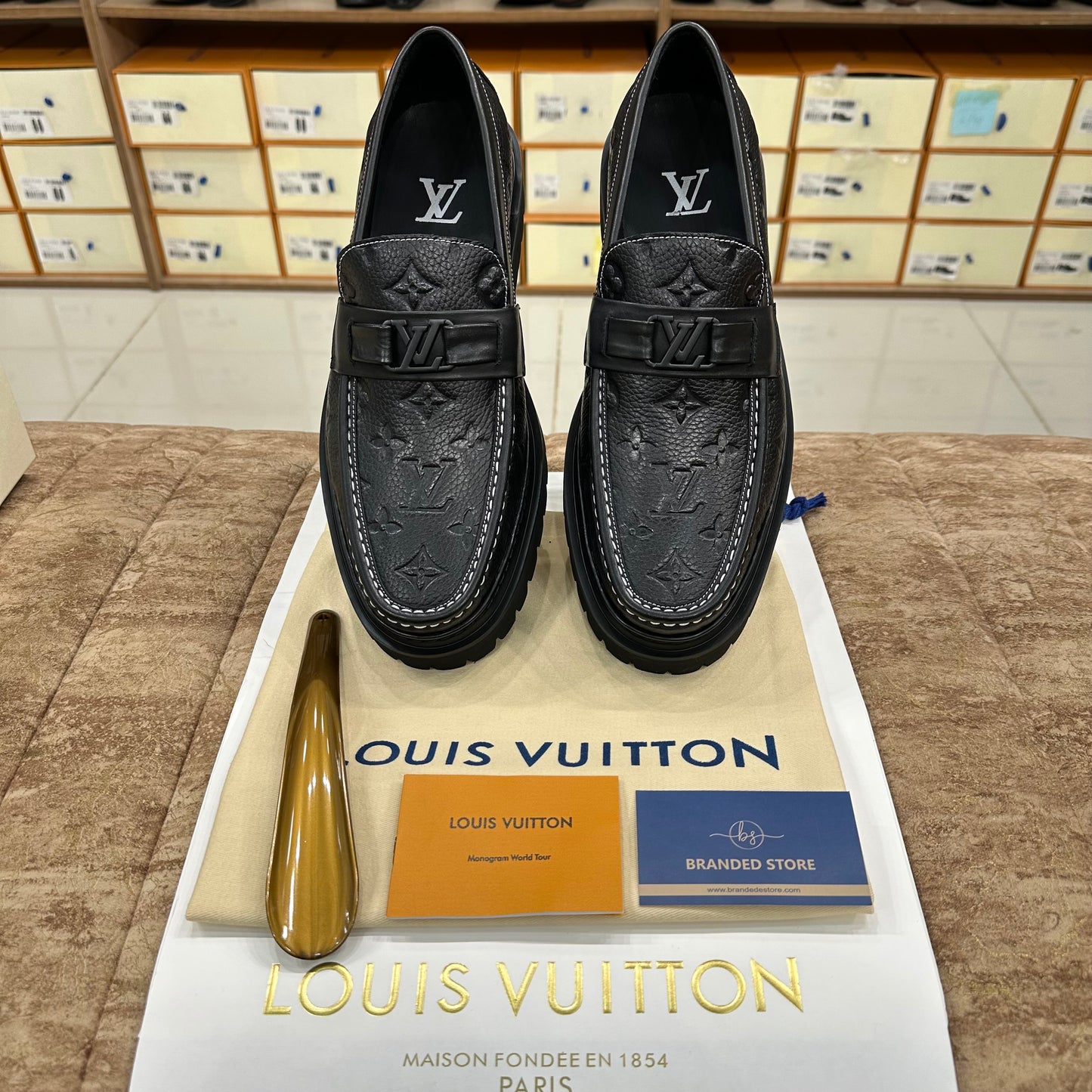 Louis Vuitton Black Embossed Grained Leather Chunky Major loafer