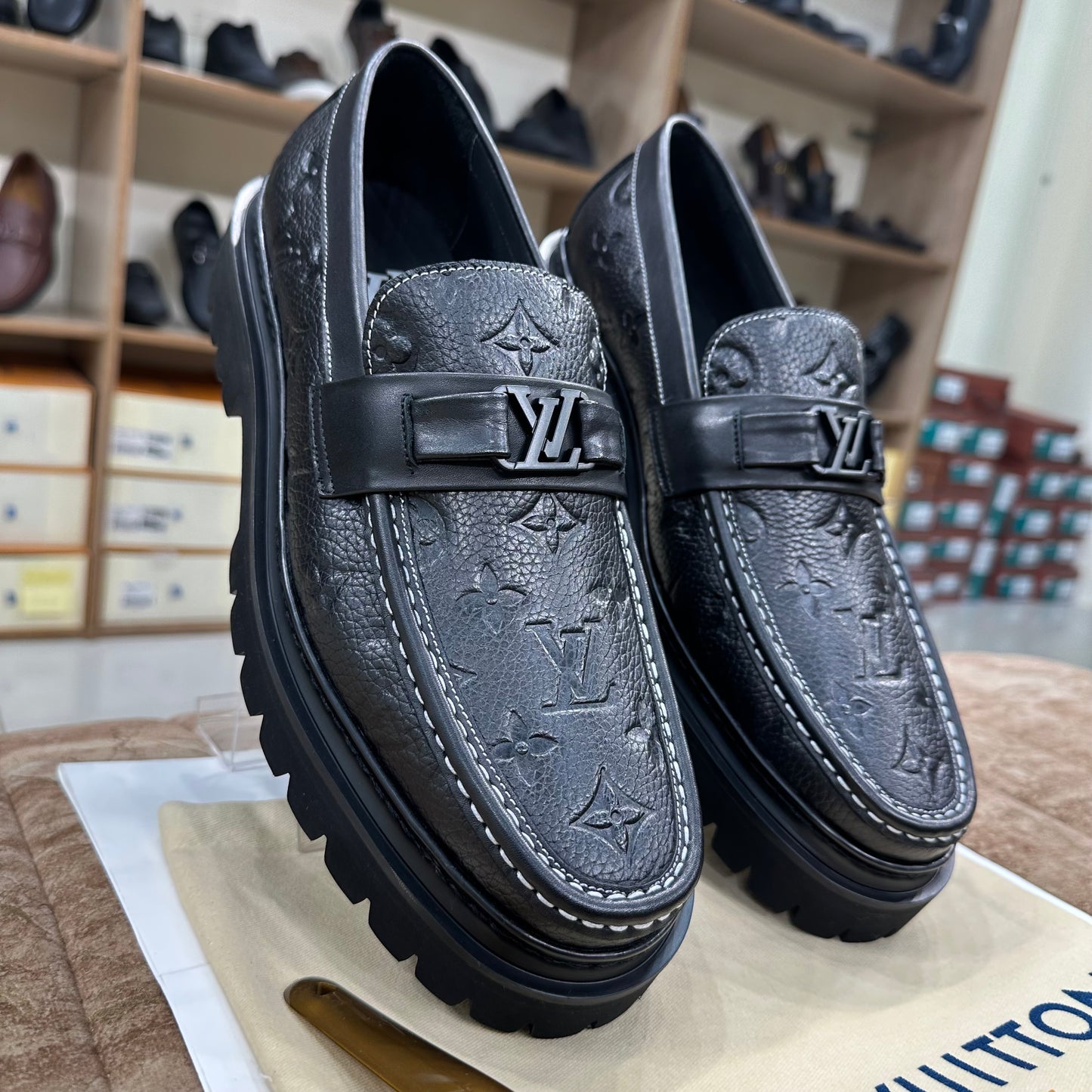 Louis Vuitton Black Embossed Grained Leather Chunky Major loafer